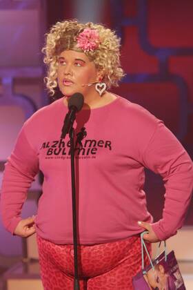 Comedian Cindy aus Marzahn (GER) anlässlich der Sat1-Fernsehshow - Wer zuletzt lacht...! - in Berlin