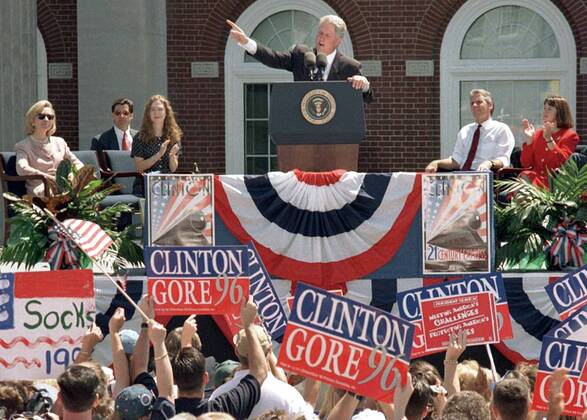 Präsident Bill Clinton (USA) anlässlich einer Wahlkampfrede in Huntington - (HUN96082507)