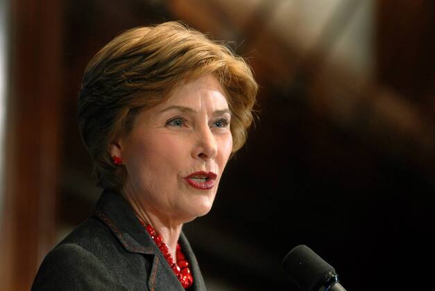 Laura Bush (USA Frau von Präsident George W. Bush) spricht während einer Pressekonferenz in Washington DC -  (wap20070725306)