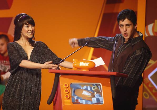 Moderatorin Nela Panghy-Lee (GER) und Laudator Josh Peck (USA Schauspieler) anlässlich der Nick Kids Choice Awards in Bottrop