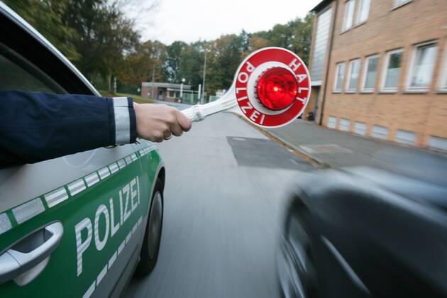 Halt Polizei - Verkehrskontrolle in Düsseldorf