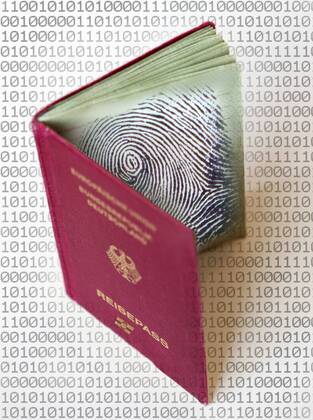 Reisepass der Bundesrepublik Deutschland mit einem Fingerabdruck