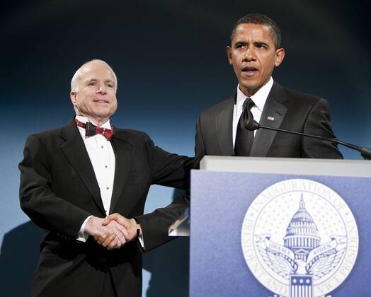 Barack Obama (re., USA) und John McCain (USA Senator Arizona) anlässlich einer Veranstaltung zu Ehren McCains in Washington -  (WAX20090119732)