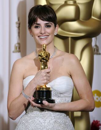 OSCARS: Beste Nebendarstellerin, Preisträgerinnen 2001-2010 Schauspielerin Penelope Cruz mit ihren Oscar (beste Nebendarstellerin in Vicky Cristina Barcelona) während der - 81. Annual Academy Awards - in Hollywood  (LAP20090222024)