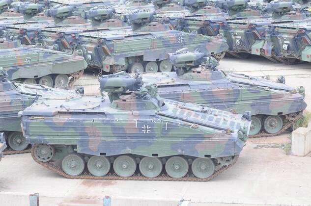 Zu verschrottende Panzer in der Battle Tank Dismantling GmbH in Eberleben