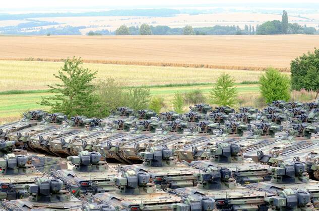 Zu verschrottende Panzer in der Battle Tank Dismantling GmbH in Eberleben