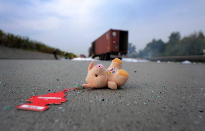 Erfurt: Bei einem schweren Verkehrsunfall auf der Autobahn A4 bei Stadtroda ist am Montagvormittag ein Mann in seinem Kleintransporter verbrannt