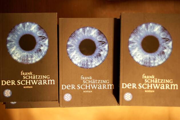 Autogrammstunde mit Frank Schätzing in Düsseldorf. Buchdeckel Der Schwarm