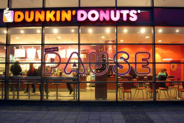 29.12.09; Dunkin Donuts im Bahnhof Berlin Spandau
