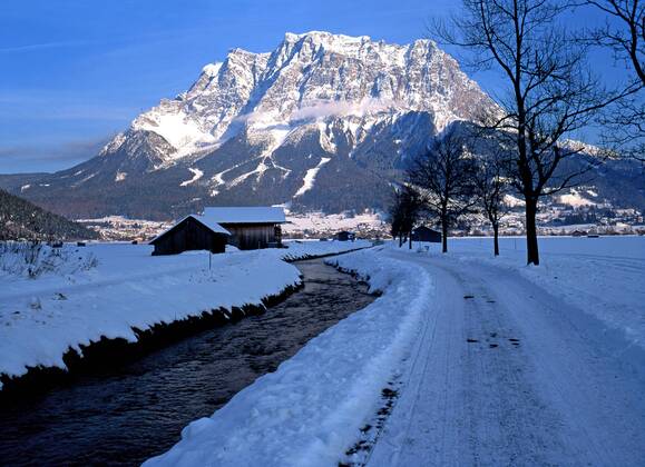 Zugspitze, höchster Berg Deutschlands, Oberbayern, Deutschland, Europa iblpfm01387625