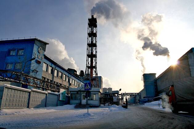 IRKUTSK REGION, RUSSIA. FEBRUARY 2, 2010. View at the production workshop of Shelekhov Powder Metallurgy, RUSAL s facility producing aluminium powders.  S007F272