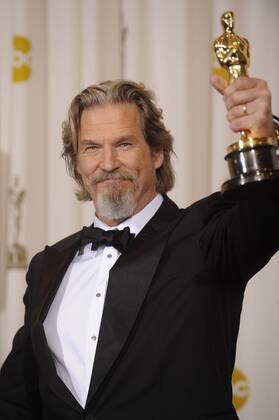 OSCARS. Bester Hauptdarsteller. Preisträger 2001-2010 Best Actor Winner Jeff Bridges holds his Oscar for his performance in Crazy Heart at the 82nd annual Academy Awards in Hollywood on March 7, 2010.  LAP20100307655