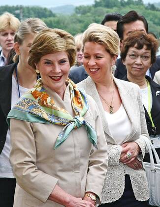 ITAR-TASS 50: HOKKAIDO, JAPAN. JULY 8. U.S. first lady Laura Bush (L) walks with Russia s first lady Svetlana Medvedeva as they visit Makkari farming village on Japan s northern island of Hokkaido.  620500