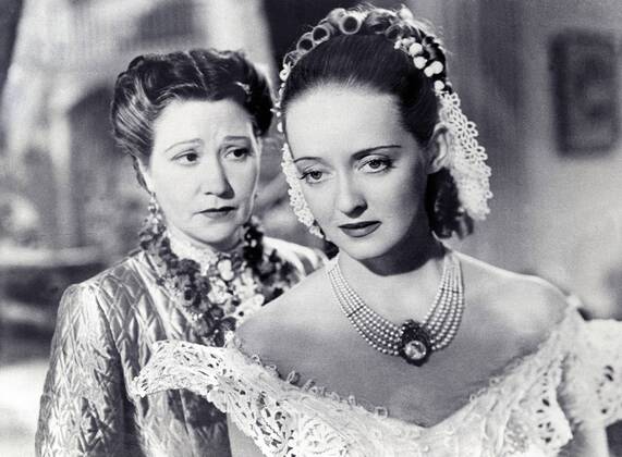 OSCARS. Beste Hauptdarstellerin. Preisträgerinnen 1931-1940 KPA52582.jpg JEZEBEL - DIE BOSHAFTE LADY Jezebel USA 1938 William Wyler Szene mit FAY BAINTER (Tante Belle) und BETTE DAVIS (Julie Marsten) B189471 UnitedArchives52582