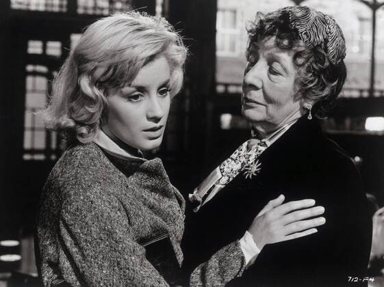 KPA89774.jpg BLICK ZURÜCK IM ZORN Look Back in Anger UK 1958 Tony Richardson Alison Porter (MARY URE), Mrs.Tanner (EDITH EVANS) BOX rights=RM UnitedArchives89774