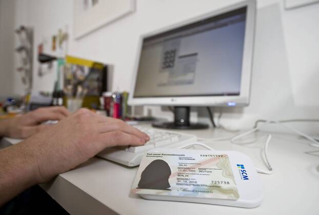 Test - neuer Personalausweis und Lesegerät mit Computer - Mülheim