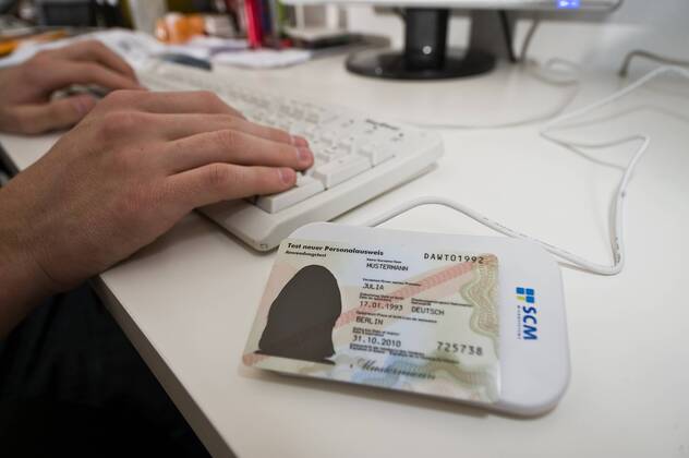 Test - neuer Personalausweis und Lesegerät mit Computer - Mülheim