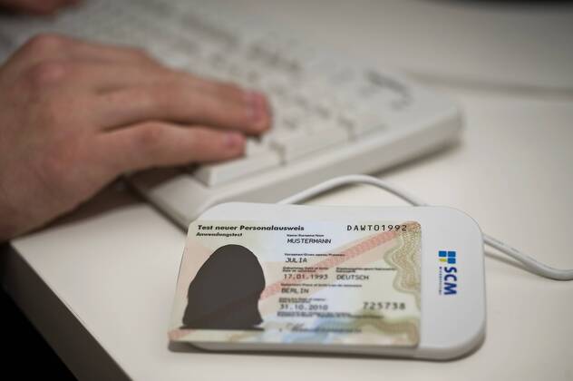 Test - neuer Personalausweis und Lesegerät mit Computer - Mülheim