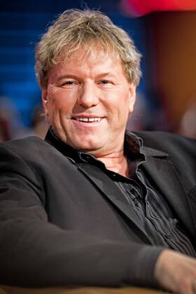 MDR - Riverboat. Sänger Bernhard Brink ( GER ). Sänger Bernhard Brink ( GER ) anläßlich der MDR - Talkshow Riverboat am 03.12.2010 im Studio 3 der Mediacity Leipzig.