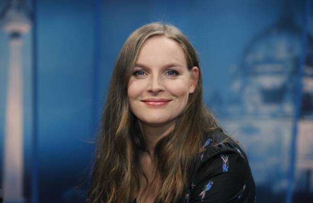 Judith Holofernes (Sängerin, Wir sind Helden -Frontfrau) in der Talk-Show Maybrit Illner am 16.12.2010 in Berlin Thema der Sendung: Buergeraufstand 2010 - Regiert die Politik am Volk vorbei?