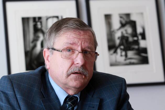 Apolda , Kunsthaus Apolda , Ausstellung von Fotografien von Helmut Newton , Ausstellungseröffnung im Bild: Chef Kunsthaus Apolda Hans Jürgen Giese (60)