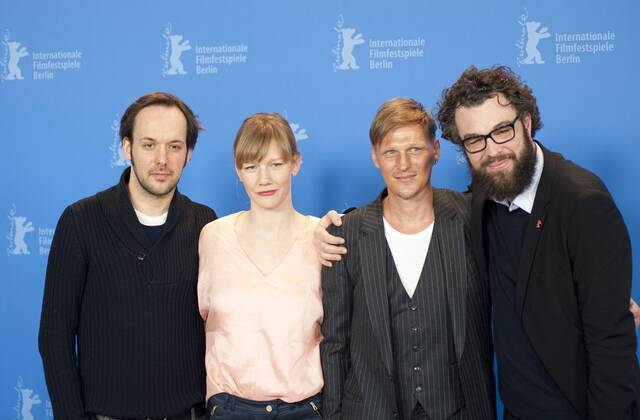 Photocall zu ÜBER UNS DAS ALL ABOVE US ONLY SKY bei den 61. Internationalen Filmfestspielen in Berlin: (L-R) Felix Knopp (Schauspieler Actor) Sandra Hüller (Schauspielerin Actress) Georg Friedrich (Schauspieler Actor) Jan Schomburg (Regisseur Director)