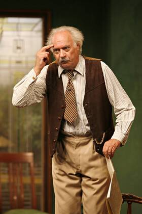 Wolff, Achim (Schauspieler). Hier: Als Philipp Klapproth in Pension Schöller , Premiere am 01.08.2008 in der Komödie am Kurfürstendamm Berlin. ©xBraun drama-berlin.de