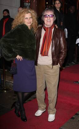 Bill Wyman, der Musiker ( Rolling Stones ) mit seiner Ehefrau Suzanne Wyman bei der Million Dollar Quartet Theater Premiere am 28.2.2011 in London 