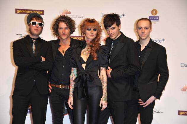 Die Band Jennifer Rostock - L-R: Christopher Baku Kohl, Alex Voigt, Jennifer Weist, Christoph Deckert und Johannes Joe Walter bei der Verleihung vom Musikpreis Echo in Berlin am 24.03.2011 Echo Verleihung 2011 