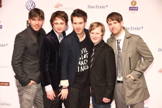 Die Band Revolverheld - Johannes Strate (Mitte), Kristoffer Hünecke, Niels Grötsch, Jakob Sinn, Florian Speer bei der Verleihung vom Musikpreis Echo in Berlin am 24.03.2011 Echo Verleihung 2011 