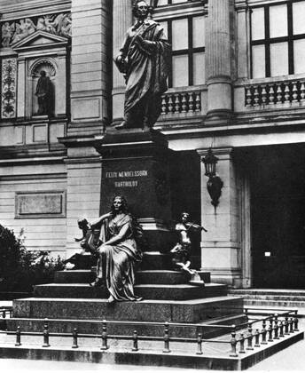 Statue of Felix Mendelssohn at Leipzig destroyed in 1936 by the Nazis Mono Print !AUFNAHMEDATUM GESCHÄTZT! UnitedArchives0708336