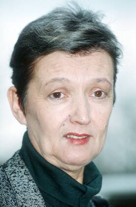 Christine Nöstlinger 04 91 - Frau Autor dunkelhaarig kurzhaarig seriös hoch Portrait neutral