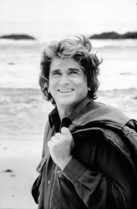 Michael Landon, 30. Todestag am 1. Juli Michael Landon (Schauspieler) 03 91 - USA Amerikaner amerikanischer US Schauspiel Serie Fernsehen TV Film Kino Szene Still Standfoto Szenenfoto american actor hoch halb draußen stehend lächelnd Meer sw