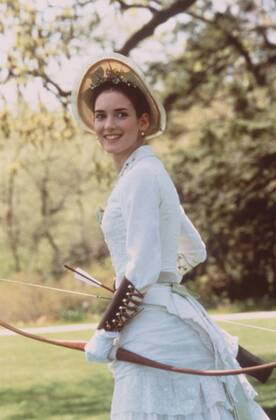 Zeit der Unschuld mit Winona Ryder 11 93 teu Frau Film Kino USA Schauspiel hoch halb stehend Hut Filmszene festlich seriös draußen lächelnd