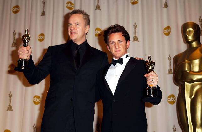 OSCARS. Bester Nebendarsteller. Preisträger 2001-2010 Feb. 29, 2004 - Hollywood, California, U.S. - K35877MG.THE 76TH ANNUAL ACADEMY AWARDS .(PRESSROOM)..KODAK THEATER, HOLLYWOOD, CA. .02 29 2004. SUPERSTARIMAGES.COM 2004.TIM ROBBINS AND SEAN PENN Hollywood U.S. - ZUMAmg2