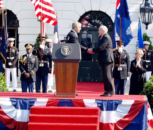 May 16, 2006 - Washington, District of Columbia, U.S. - President Bush welcomes Prime Minister Howard of Australia to the White House for an offical state arrival ceremony..I10765CB. - - 5-16-2006 Washington U.S. - ZUMAbw2