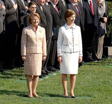 May 16, 2006 - Washington, District of Columbia, U.S. - President Bush welcomes Prime Minister Howard of Australia to the White House for an offical state arrival ceremony. The two first ladies listen..I10765CB. - - 5-16-2006 Washington U.S. - ZUMAbw2