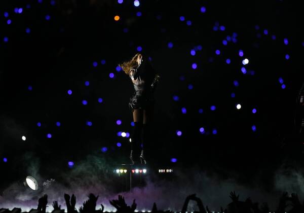 03 February 2013: Beyonce Knowles performs during the Halftime Show during Super Bowl XLVII at the Mercedes-Benz Superdome in New Orleans. EDITORIAL USE ONLY 150831