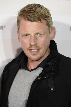 Martin GRUBER (Schauspieler),Einzelbild,angeschnittenes Einzelmotiv,Portraet,Portrait,Porträt. Roter Teppich,Red Carpet,Filmpremiere 3096 Tage am 26.02.2013 im Mathaeser Kino Muenchen.