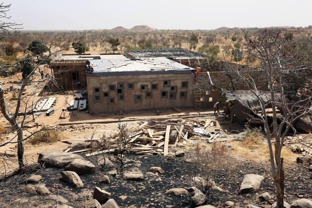 Baustelle des Krankenhauses im Operndorf des 2010 verstorbenen Film- und Theaterregisseurs Christoph Schlingensief. Ortschaft Ziniaré, etwa 40 Kiliometer nordöstlich von Quagadougu, der Hauptstadt von Burkina Faso --- Foto: F.Stark