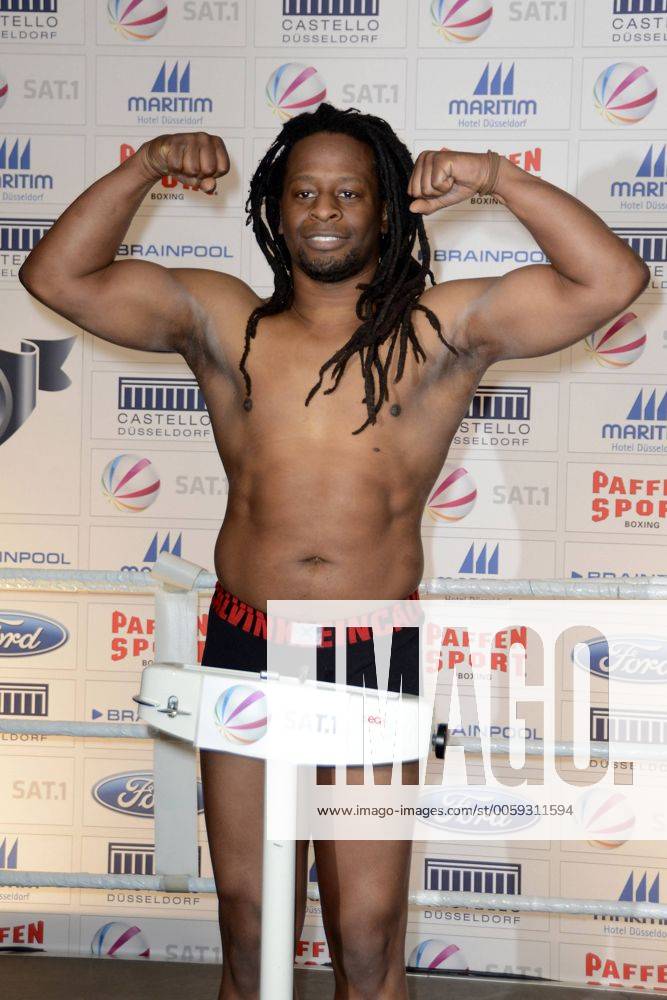 Mola Adebisi Mola Adebisi Beim Wiegen Zum Tv Kampfevent Das Grosse Sat 1 Promiboxen Im Sportgarde Box