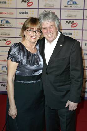 Rolf Zuckowski mit Ehefrau Monika bei der Verleihung des Deutschen Live Entertainment Preises PRG LEA 2013 in der Festhalle Messe Frankfurt. Frankfurt 09.04.2013 Foto:xS.xGabschx xFuturexImage