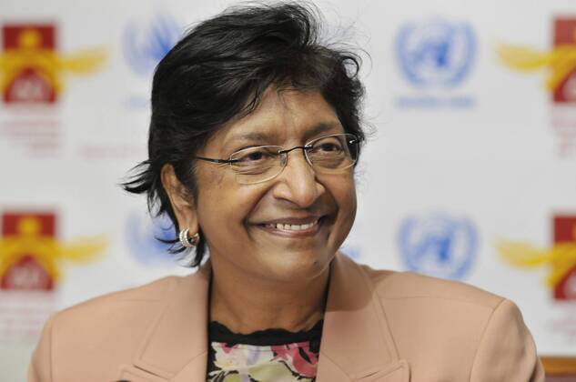 Erste Pressekonferenz der neuen UN-Hochkommissarin für Menschenrechte, Navanethem Pillay, am Mittwoch (02.10.08) in Genf. Mehrere Millionen Menschen sind nach UN-Angaben weltweit unrechtmäßig in Lagern oder Gefängnissen eingesperrt. Es ist höchste Zeit, dass wir gegen diese versteckten und enorm großen Menschenrechtsverletzungen stärker vorgehen , sagte Pillay. Das Hochkommissariat startet am Montag (06.10.08) eine weltweite Kampagne für die Freilassung von Gefangenen, die ohne Rechtsgrundlage in Haft sind. (Siehe epd-Bericht vom 02.10.08) DER ABDRUCK DES EPD-FOTOS IST HONORARPFLICHTIG! Erste Pressekonferenz der neuen UN-Hochkommissarin für Menschenrechte Navanethem Pillay 267949 EDITORIAL USE ONLY