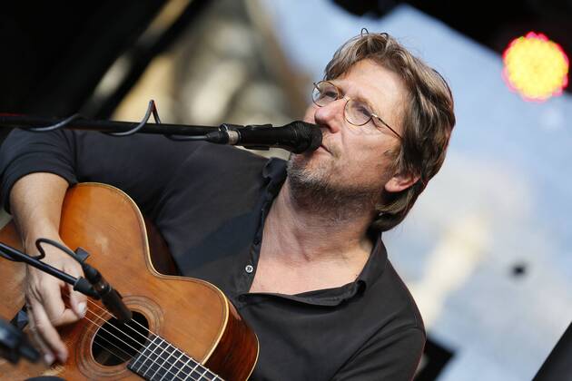 Das 39. Saarbrücker Altstadtfest geht am Sonntag (30.06.2013) mit einem großen Rahmenprogramm für Jung und Alt zu Ende. Im Bild: Auftritt von Sänger und Schauspieler Michael Fitz, der früher den Kommissar Carlo Menzinger im Münchner Tatort spielte.