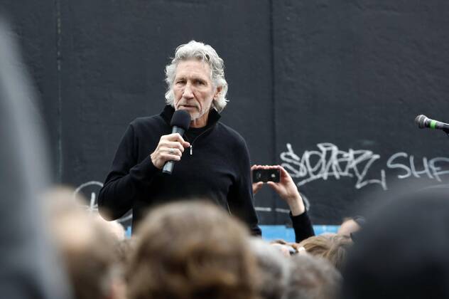 Roger Waters unterstützt den East Side Gallery Protest. Am 21. Juli 1990 organisierte Waters anlässlich des Mauerfalls eine spektakuläre Inszenierung von The Wall auf dem Potsdamer Platz in Berlin mit vielen Gaststars und 250 000 Zuschauern. Zur gleichen Zeit malte der amerikanische Künstler Lance Keller das Coverbild The Wall an jenes Stück der Berliner Mauer, die zur East Side Gallery wurde. Nun soll genau dieses Bild abgerissen werden. Berlin, 03.09.2013 Foto:xS.xGabschx xFuturexImage