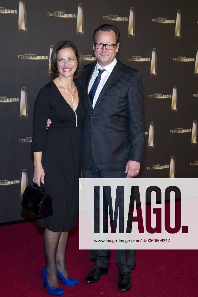 Matthias Brandt Schauspieler Mit Ehefrau Sofia Ganze Figur Ganzkoerper Freisteller Einzelbild
