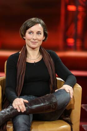 Juli Zeh (Schriftstellerin, Juristin) in der ARD-Talkshow GÜNTHER JAUCH am 27.10.2013 in Berlin Thema der Sendung: Handy-Alarm im Kanzleramt Ð machtlos gegen Amerikas Spitzel?