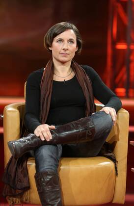 Juli Zeh (Schriftstellerin, Juristin) in der ARD-Talkshow GÜNTHER JAUCH am 27.10.2013 in Berlin Thema der Sendung: Handy-Alarm im Kanzleramt Ð machtlos gegen Amerikas Spitzel?