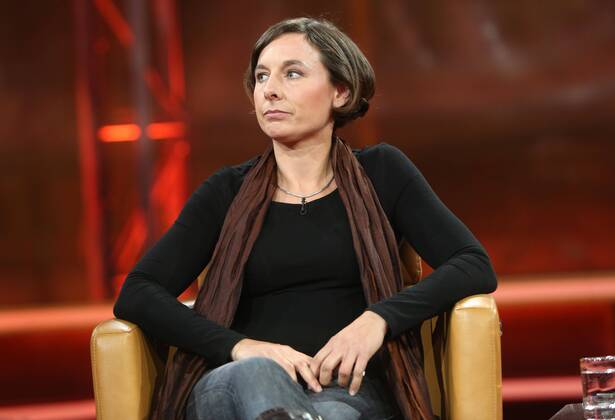 Juli Zeh (Schriftstellerin, Juristin) in der ARD-Talkshow GÜNTHER JAUCH am 27.10.2013 in Berlin Thema der Sendung: Handy-Alarm im Kanzleramt Ð machtlos gegen Amerikas Spitzel?