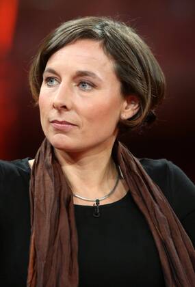 Juli Zeh (Schriftstellerin, Juristin) in der ARD-Talkshow GÜNTHER JAUCH am 27.10.2013 in Berlin Thema der Sendung: Handy-Alarm im Kanzleramt Ð machtlos gegen Amerikas Spitzel?